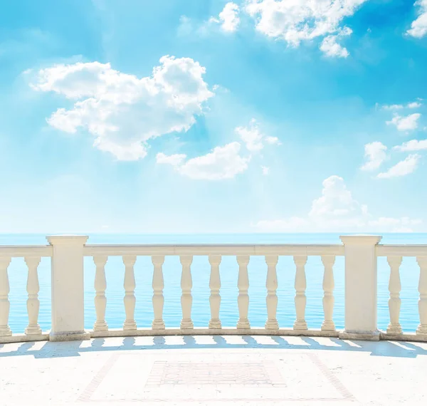 Nuvens Céu Azul Sobre Mar Varanda — Fotografia de Stock