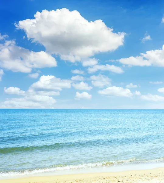 Meer Sand Und Himmel Mit Wolken — Stockfoto