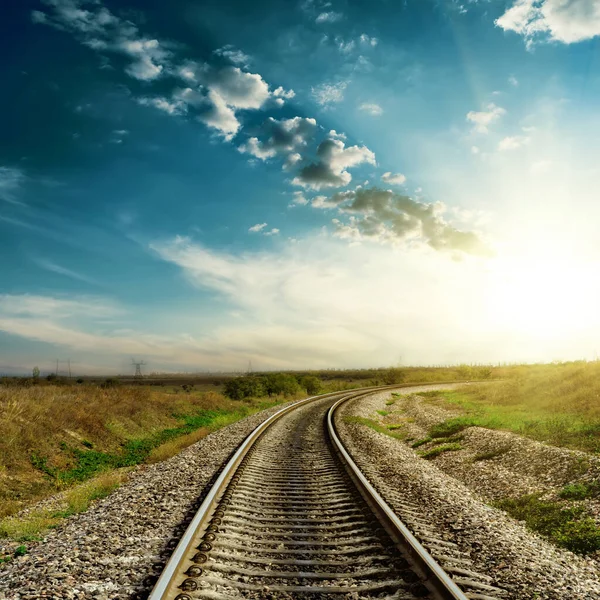 Pôr Sol Céu Azul Sobre Ferrovia — Fotografia de Stock