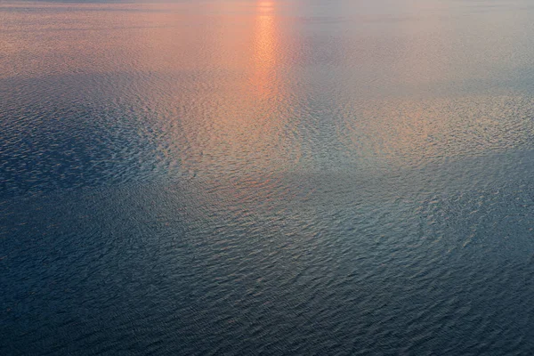 日没時の水の背景 — ストック写真