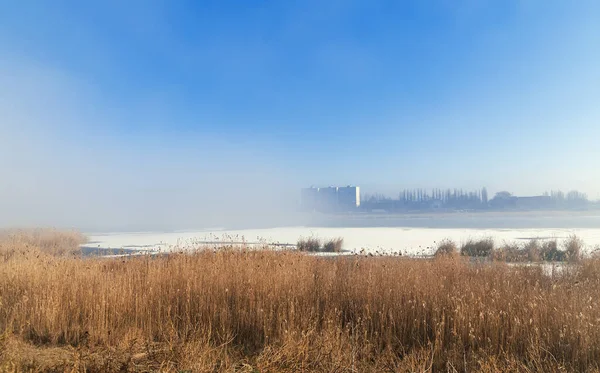 Ködös Köd Folyó Felett Télen — Stock Fotó