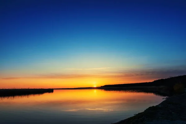 Solnedgång Blå Himmel Över Floden — Stockfoto