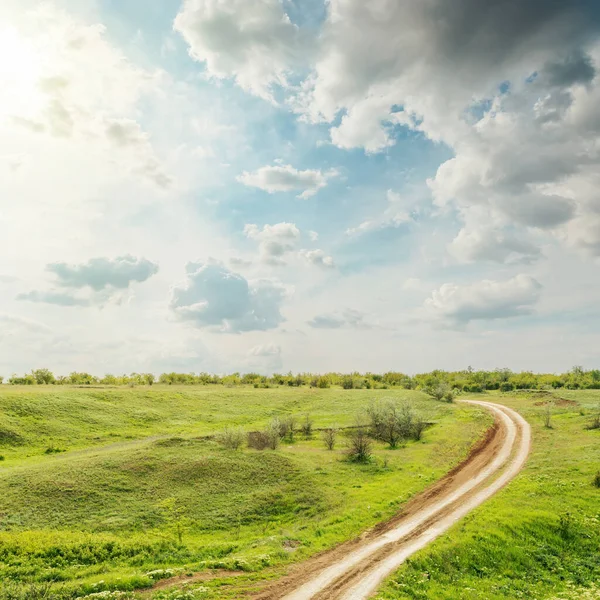 Green Meadow Road Clouds — Stock Photo, Image
