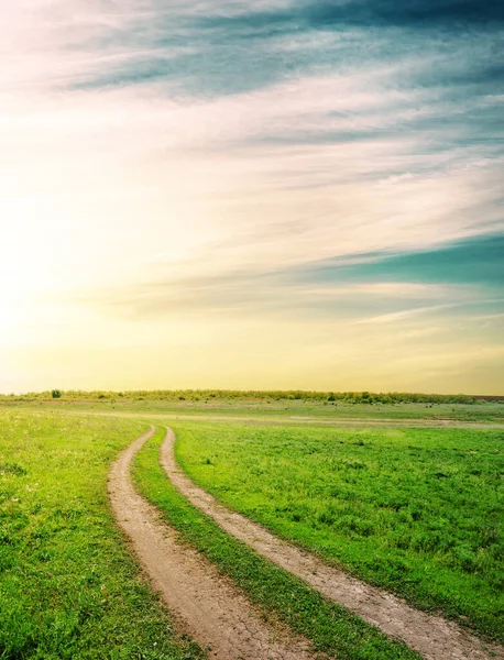 Грязная Дорога Зеленом Лугу Закате — стоковое фото