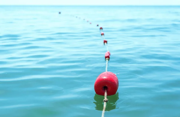 Bouées Rouges Sur Eau Attachées Avec Une Corde — Photo