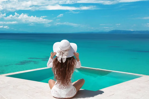 Carefree Woman Relaxing Infinity Swimming Pool Looking View Luxury Resort — Stock Photo, Image