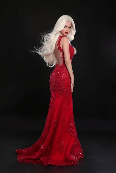 Mulher Loira Bonita Vestido Vermelho Isolado Fundo Preto Senhora Elegante — Fotografia de Stock