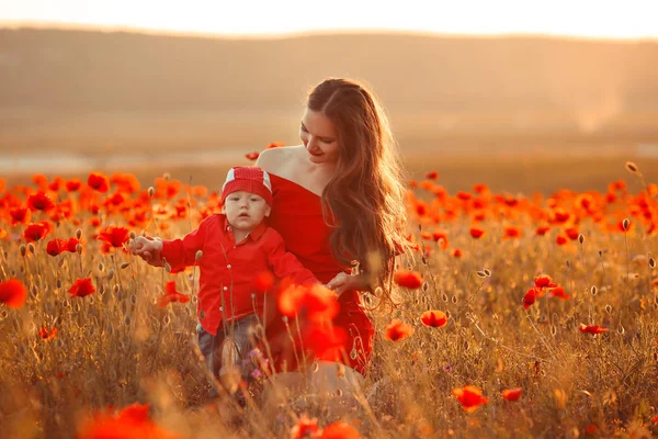 Mother Son Poppies Enjoying Life Sunset Happy Family Summer Vacation — Stock Photo, Image