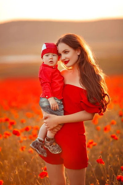 Mother Son Poppies Enjoying Life Sunset Happy Family Summer Vacation — Stock Photo, Image