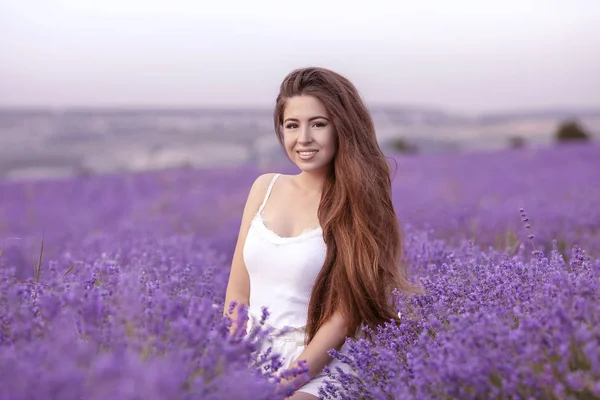 Mooi Gezond Haar Jong Tiener Meisje Brunette Met Lang Glanzend — Stockfoto