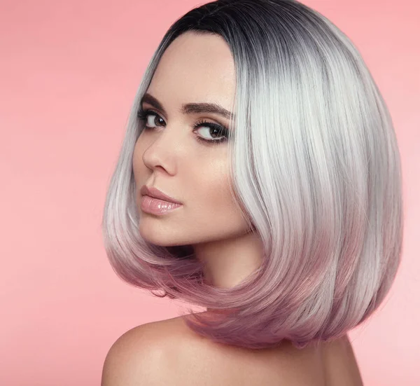 Σύντομο Hairstyle Bob Πορτρέτο Του Ombre Κορίτσι Όμορφα Μαλλιά Χρωματισμό — Φωτογραφία Αρχείου