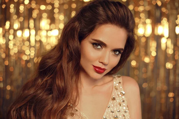 Moda Belleza Chica Retrato Aislado Oro Navidad Luces Brillantes Fondo — Foto de Stock