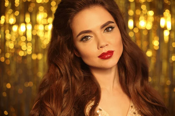 Mode Schoonheid Meisje Portret Geïsoleerd Gouden Kerst Glinsterende Bokeh Licht — Stockfoto