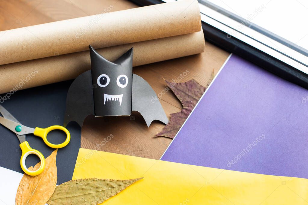 step by step instruction. Step 11 Children's crafts for the holiday halloween. Paper garland decoration - scary funny black bat. Handmade from a toilet sleeve. Ideas for classes in school tutorial