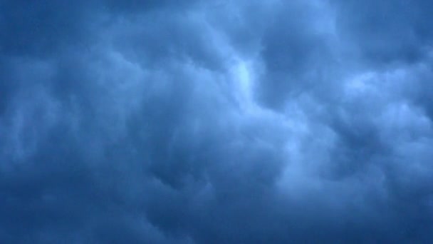 夜的天空与风暴云彩雷云 — 图库视频影像