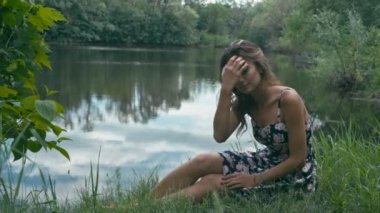 Mavi göl, Genç kadın