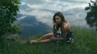 Mavi göl, Genç kadın