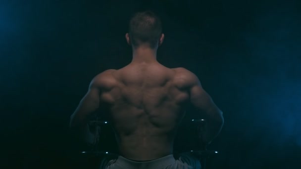 Silhouette de l'homme musclé — Video