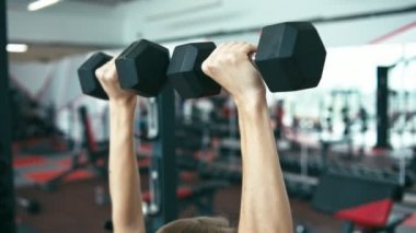 Uygun kadın egzersiz dumbbells ile