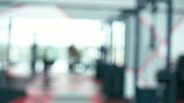 Uygun kadın egzersiz dumbbells ile