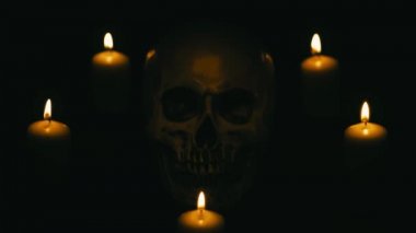 Kafatası mumlar, halloween tema arasında