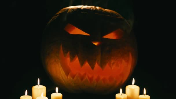 Хеллоуїн гарбуз зі свічками — стокове відео