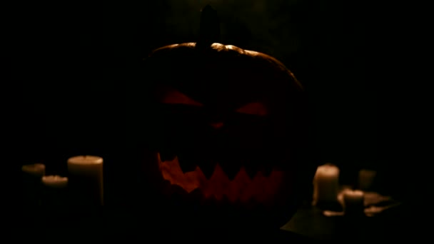 Calabaza Helloween con velas — Vídeo de stock