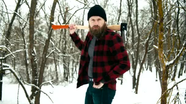 Bearded man with axe — Stock Video