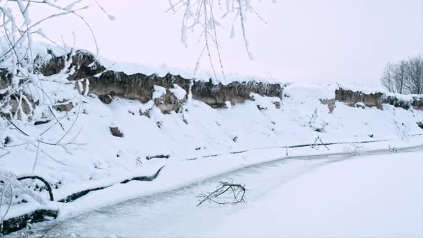 Vackra frostiga soliga vinterlandskapet — Stockvideo