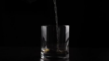 Kahverengi alkol cam dökme