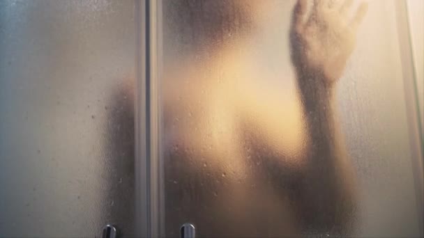 淋浴的女人 — 图库视频影像