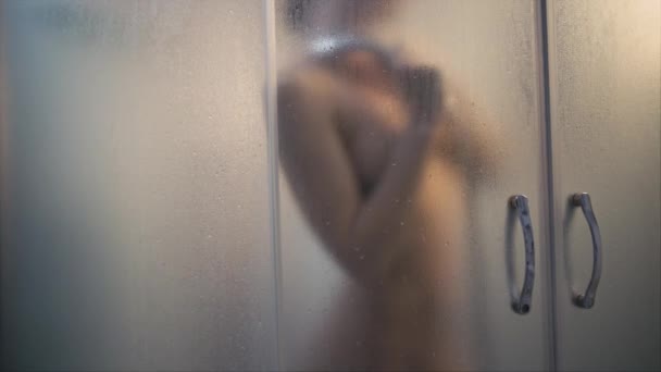 여자 샤워 — 비디오