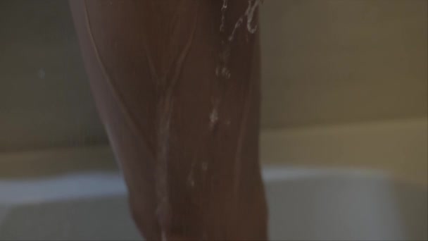 Kadın duş — Stok video