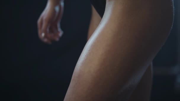 Músculos Abdominais Mulher Jovem Campo Profundidade Rasa Movimento Lento — Vídeo de Stock