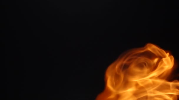 Ağır Çekimde Ateş Bulutu Siyah Üzerine Izole Edilmiş — Stok video