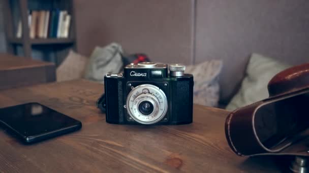 Old Soviet camera of 1950s — Stock Video