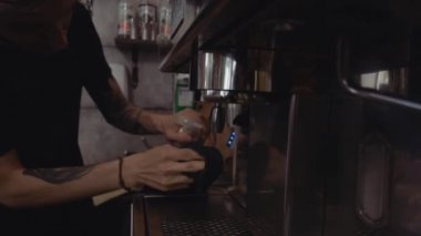 Kahve makinesini temizlemek