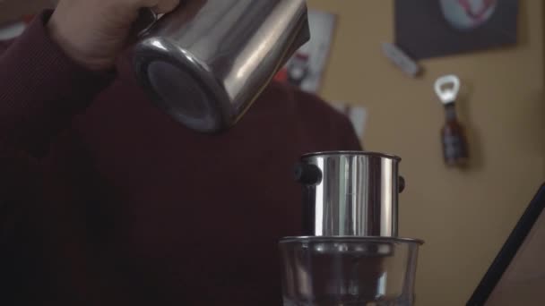 Processo di creazione di bevande al caffè — Video Stock