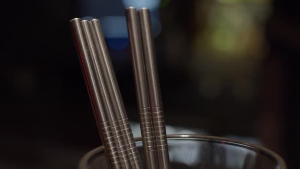Steel Straws Glass Slider Shot Shallow Depth Field — Stock Video
