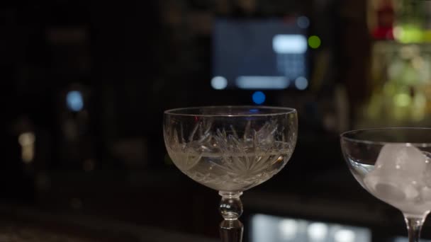 Degustación Cóctel Con Bar Con Cuchara Slider Shot Poca Profundidad — Vídeo de stock
