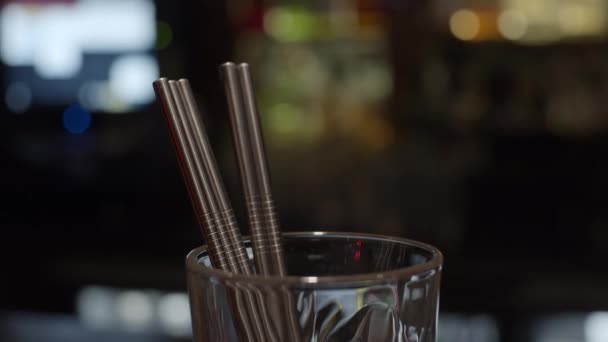 Steel Straws Glass Slider Shot Shallow Depth Field — Stock Video
