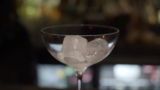 Buzlu Bardakta Barmen Sürgülü Çekim Yavaş Çekim — Stok video