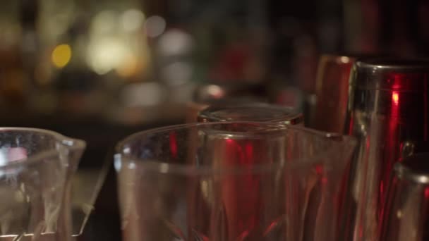 Barware Voor Het Maken Van Cocktails Slider Shot Ondiepe Scherptediepte — Stockvideo