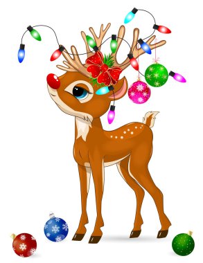 Beyaz arka planda Noel süsleri olan küçük bir karikatür geyiği. Kırmızı burunlu geyik bebek..