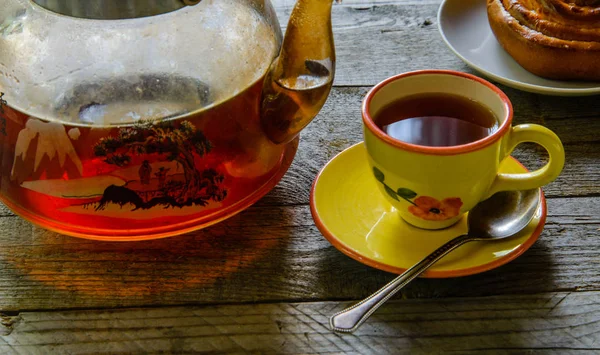 Brewed Tea Japanese Glass Teapot Next Yellow Tea Cup Tea — Stock Photo, Image