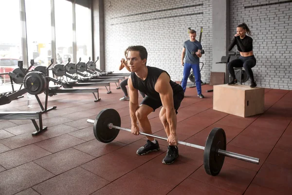 Sporty Man Training Weight Room — Stock Photo, Image