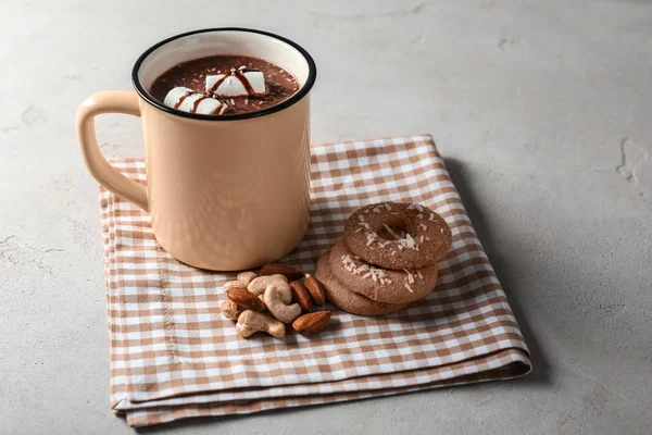 Mug Yummy Hot Chocolate Marshmallow Cookies Table — Stock Photo, Image