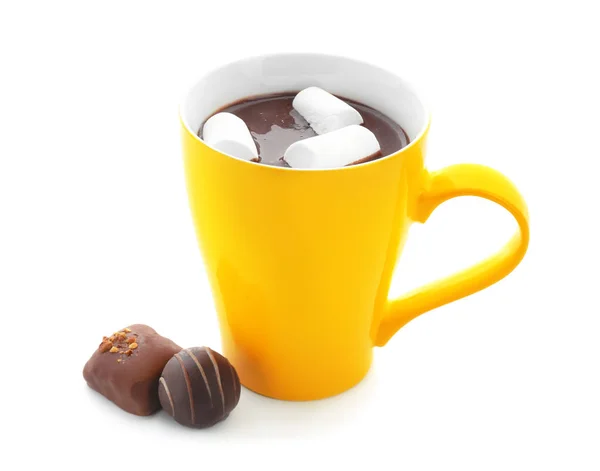 Tasse Heiße Schokolade Mit Marshmallow Und Bonbons Auf Weißem Hintergrund — Stockfoto