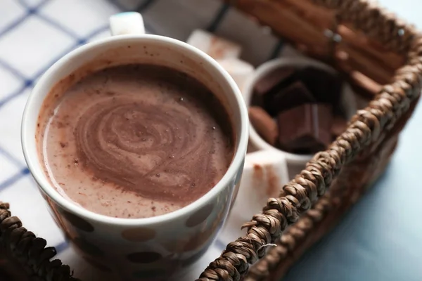 Kop Lekkere Warme Chocolademelk Rieten Dienblad — Stockfoto