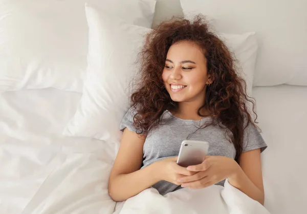Morning Young African American Woman Lying Bed Mobile Phone — Stock Photo, Image